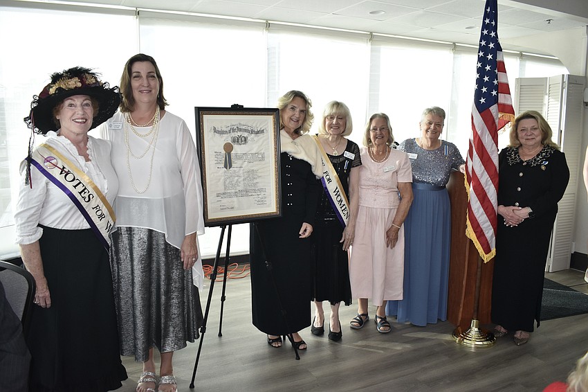 Mary Lou McFate, Cynthia Flynn, Peggy Torgerson, Diane Kingery Gentsch, Clarissa Thomasson, Regent Patricia Rook and Rebecca Morgan