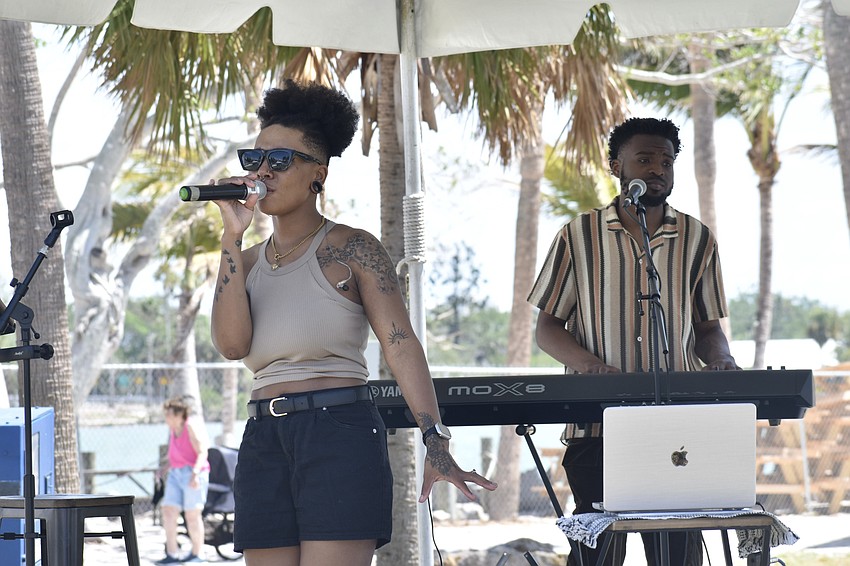 Shelby Sol and Torrey Thomas perform.