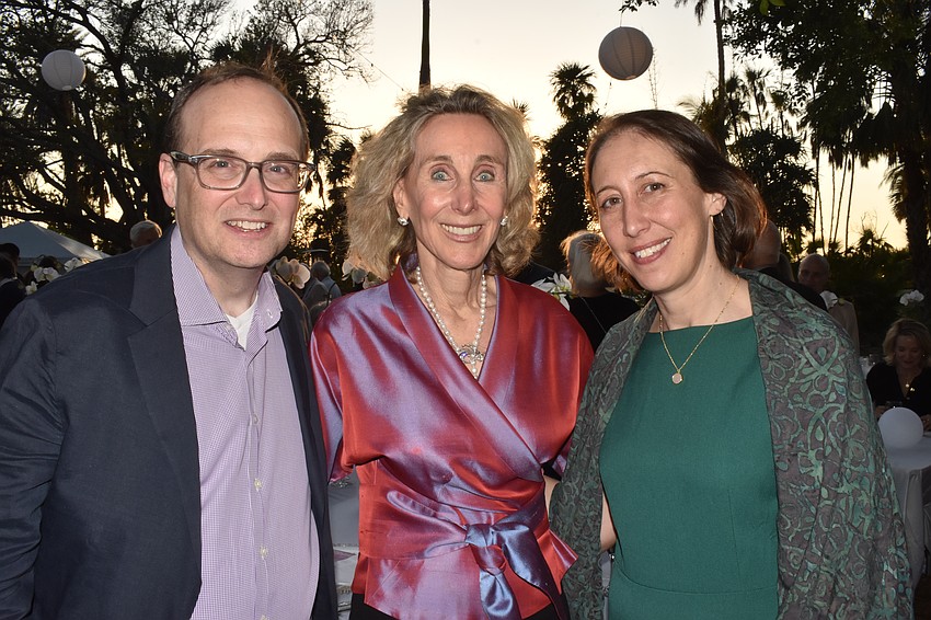 Richard Roark, chief purpose officer of OLIN, Muffi Hiss, the daughter of Philip Hanson Hiss III, and Project Manager Marni Burns of OLIN, gather together. Hiss said of the annual award, 