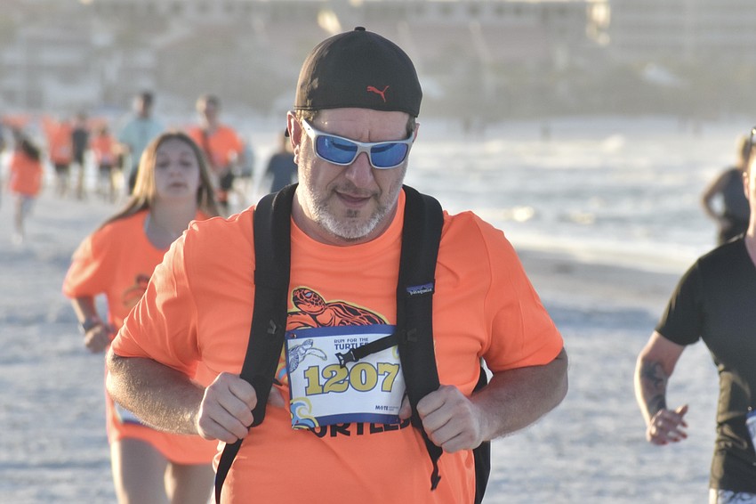 Chris Olszewski makes his way toward the finish line.