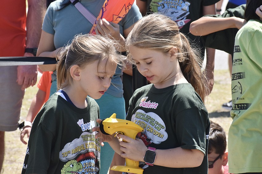 First graders Everly Hassett and Juliette Evans