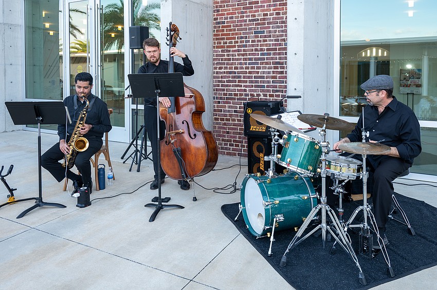 The Isaac Mingus Trio entertains guests.