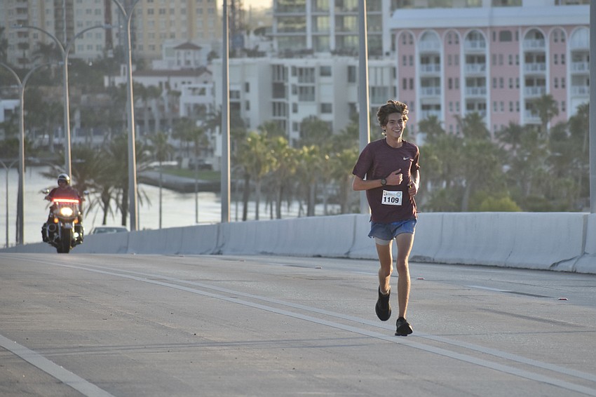 Overall winner Jackson Mitchell leads the race as it begins.