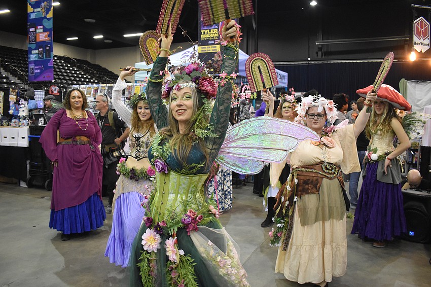 Sasha Lioce, Liz Hall, Misha Nell, Amy Sietsma, Laura Cullumbine and Emma Sietsma of ShimmyBOOM Bellydance offer live entertainment.