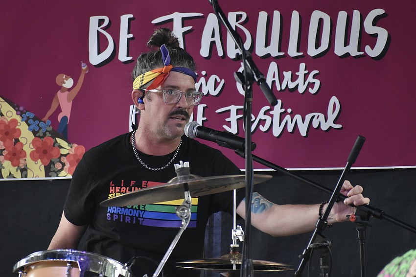 David Curran of MeteorEYES gets the music equipment started.