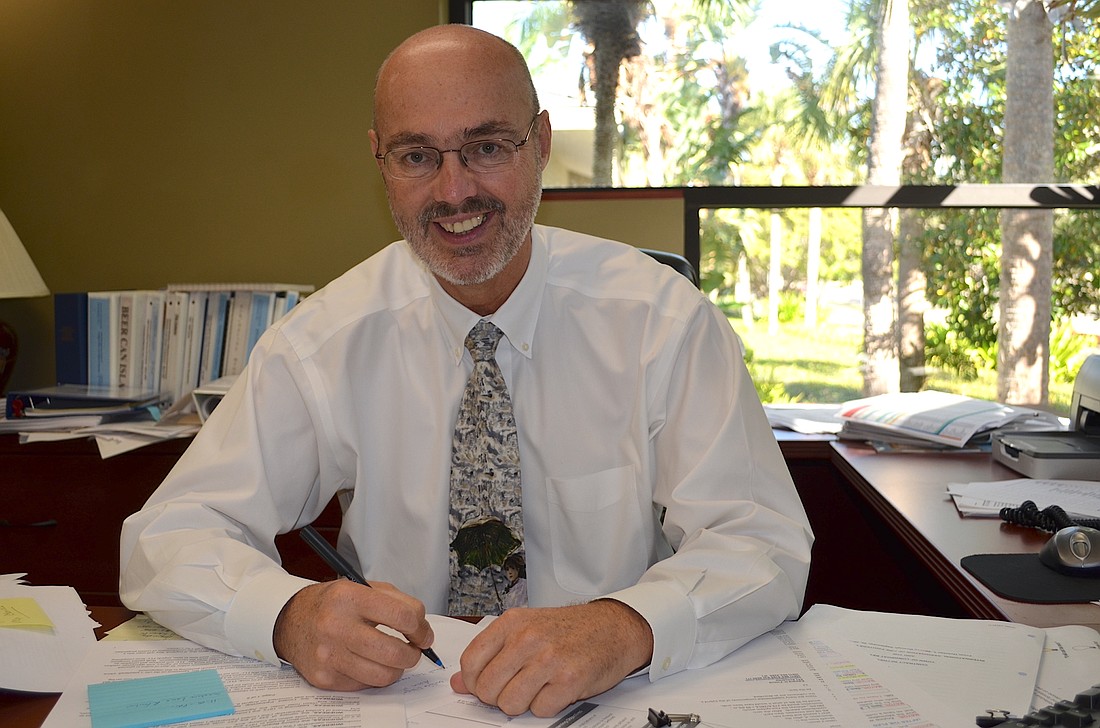 Dave Bullock has been hired as the new interim city manager by the Sarasota City Commission.