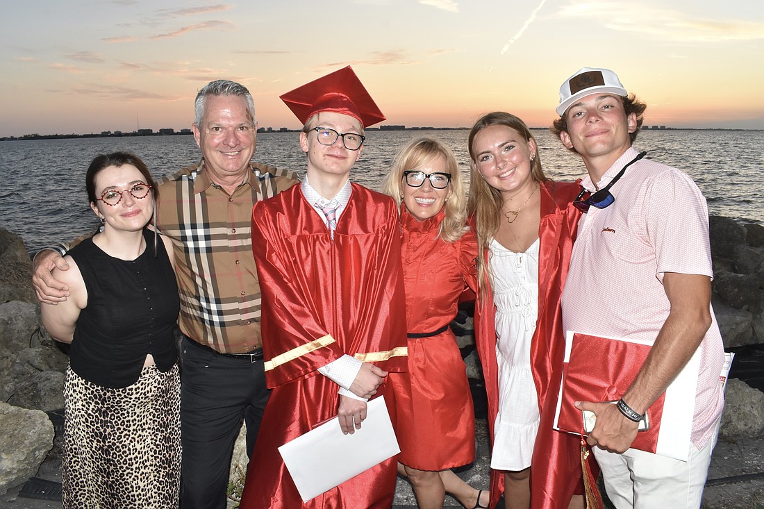 Libby Moser poses with her father Teddy Moser, brother and graduate Charles Moser, mother Erin Moser, sister and graduate Collier Moser, and brother Teddy Moser.