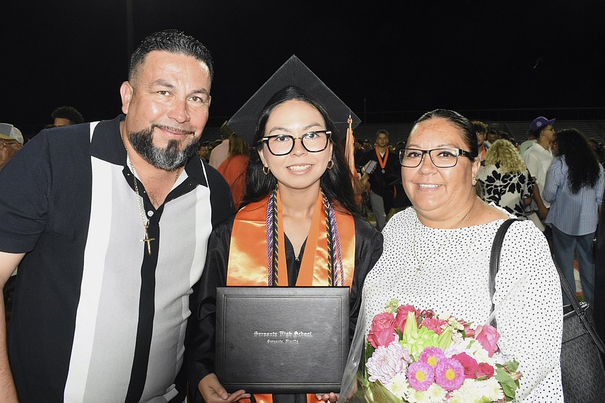 Rosmic Velasquez (center) and her parents Daniel Velasquez and Elba Garcia