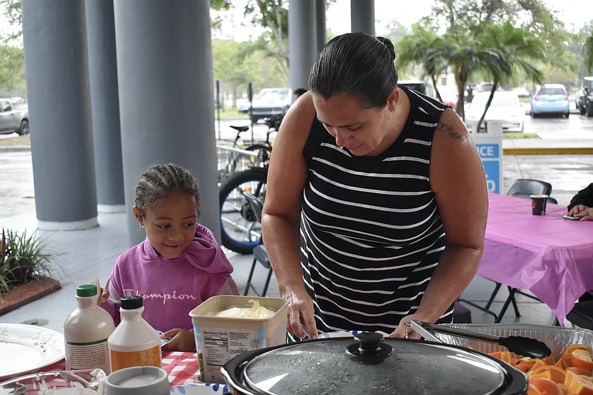 Kacee Willis, 6, and her mother Tierney Willis gather breakfast.