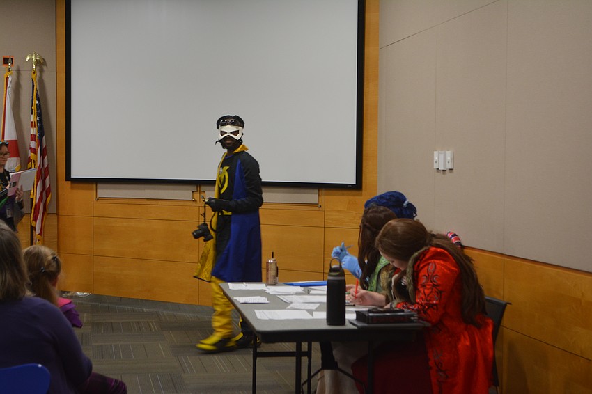 Dimitri Grande shows off his Static Shock cosplay to the judge panel at the SRQCon cosplay contest.