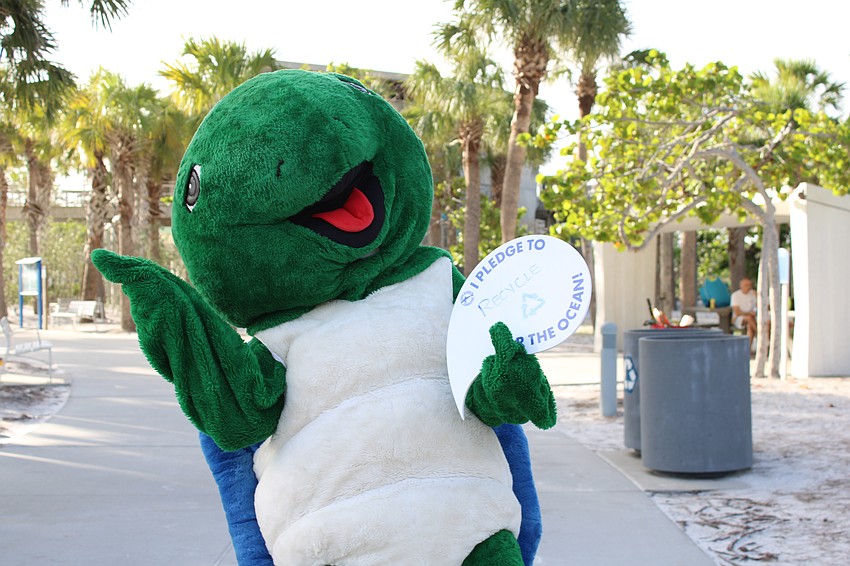 Shelley cheers on volunteers as the head out to clean up Siesta Beach for World Ocean Day, hosted by Mote Marine Laboratory & Aquarium.