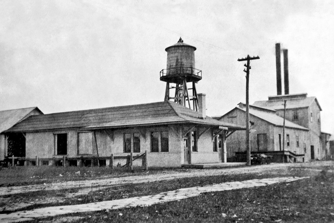 The Tavares & Gulf Railroad depot was built in 1913 to replace an earlier 1899 station. The railroad had only 38 miles of track but was active and productive. The T&G later became part of the Seaboard Air Line System, and its last run was in 1969. The depot was purchased in 1979 by the Central Florida Chapter of the National Railway Historical Society and opened as a railroad museum in 1983. The Winter Garden Light and Water Company plant to the south began operation in 1913; it was demolished in 1929. A fire station was built in 1938 on the same site. It later operated as part of the Winter Garden Recreation Department, and, today, it is home to the Winter Garden Art Association’s SOBO Gallery.