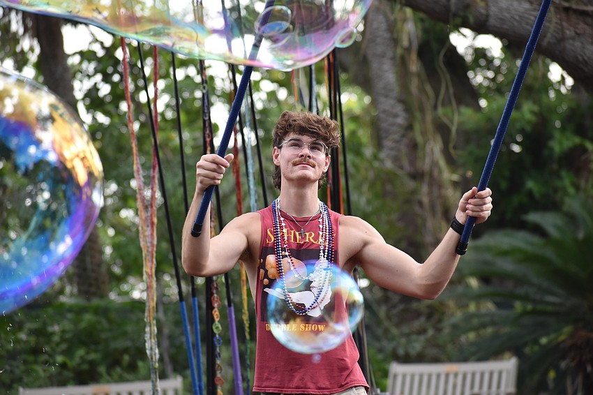 Izaac Deal makes bubbles