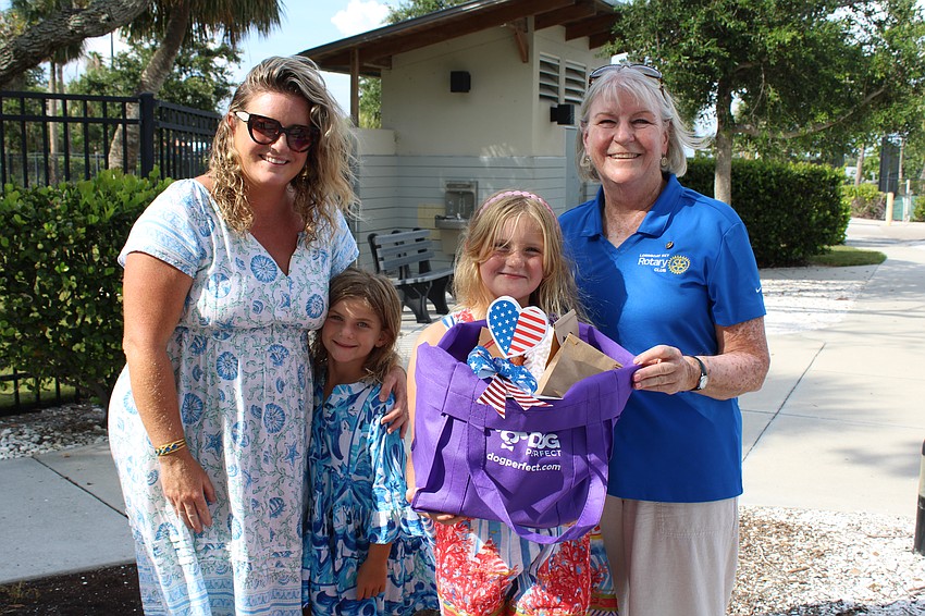 Averil, Goldie and Magnolia Lowry accept the prize for 