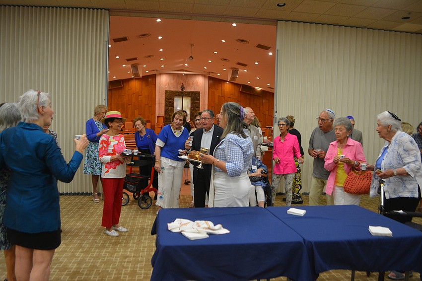 The members of the Temple Beth Israel begin their celebration of the Midsummer Shabbat Barbecue.