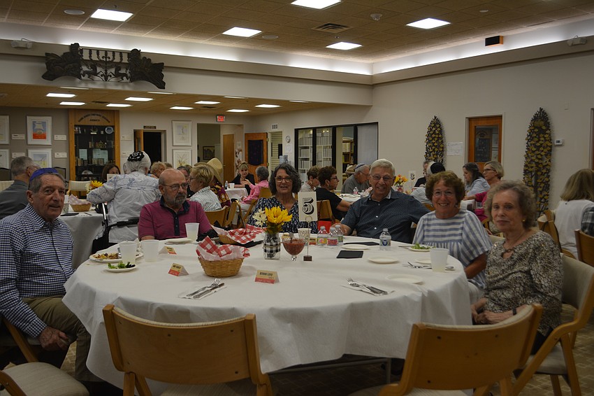 Rabbi Michael Eisenstat, Lee Diznaf, Barbara Diznoff, Ralph Liebstein, Arlene Levy and Nancy Eisenstat