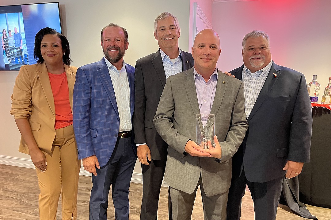 Craig Flagler Palms Area Manager Sal Passalaqua Jr. receives SCI Leadership Service Excellence Award | Observer Local News