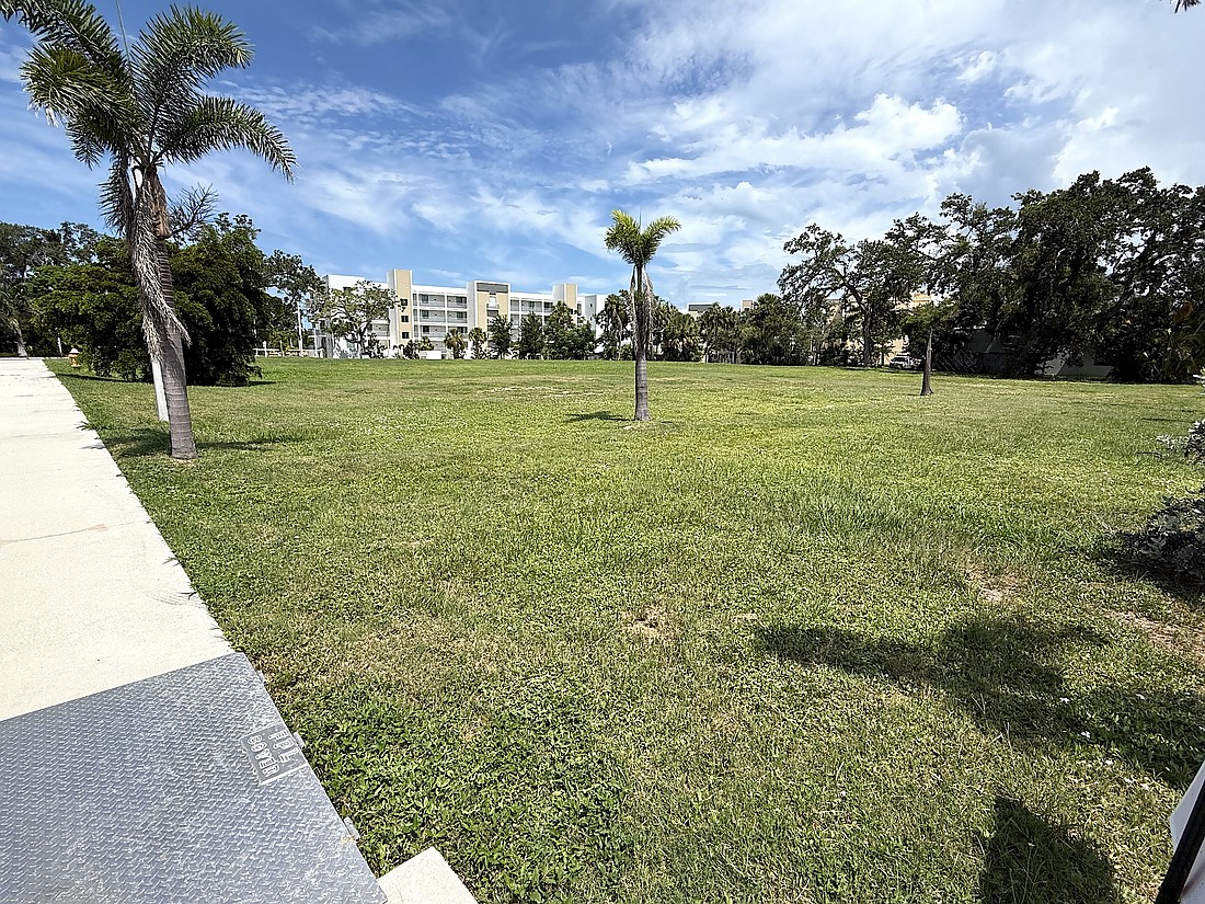 The vacant property at 1715 N. Tamiami Trail stands between the U.S. 41 and The Strand condominiums to the rear.
