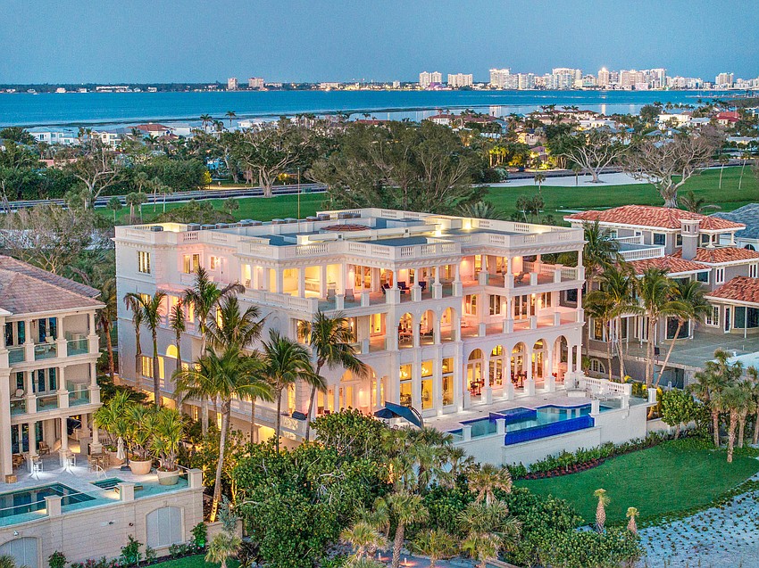 There are three living levels within 845 Longboat Club Road. There are three living levels within 845 Longboat Club Road.