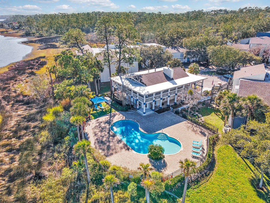 Edenfield Shores apartments at 5885 Edenfield Road in Arlington near the St. Johns River.