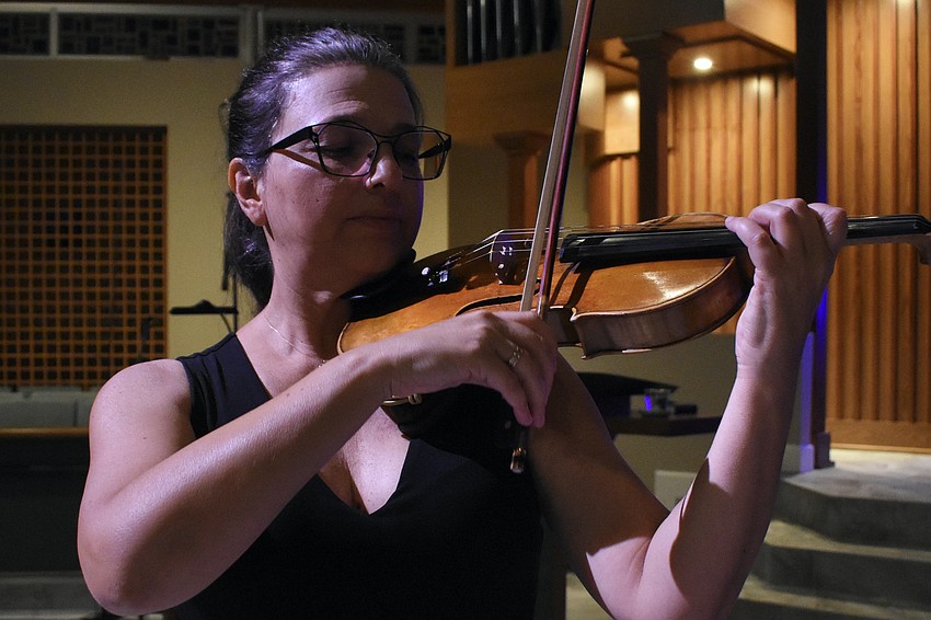 Milene Moreira demonstrates the violin.
