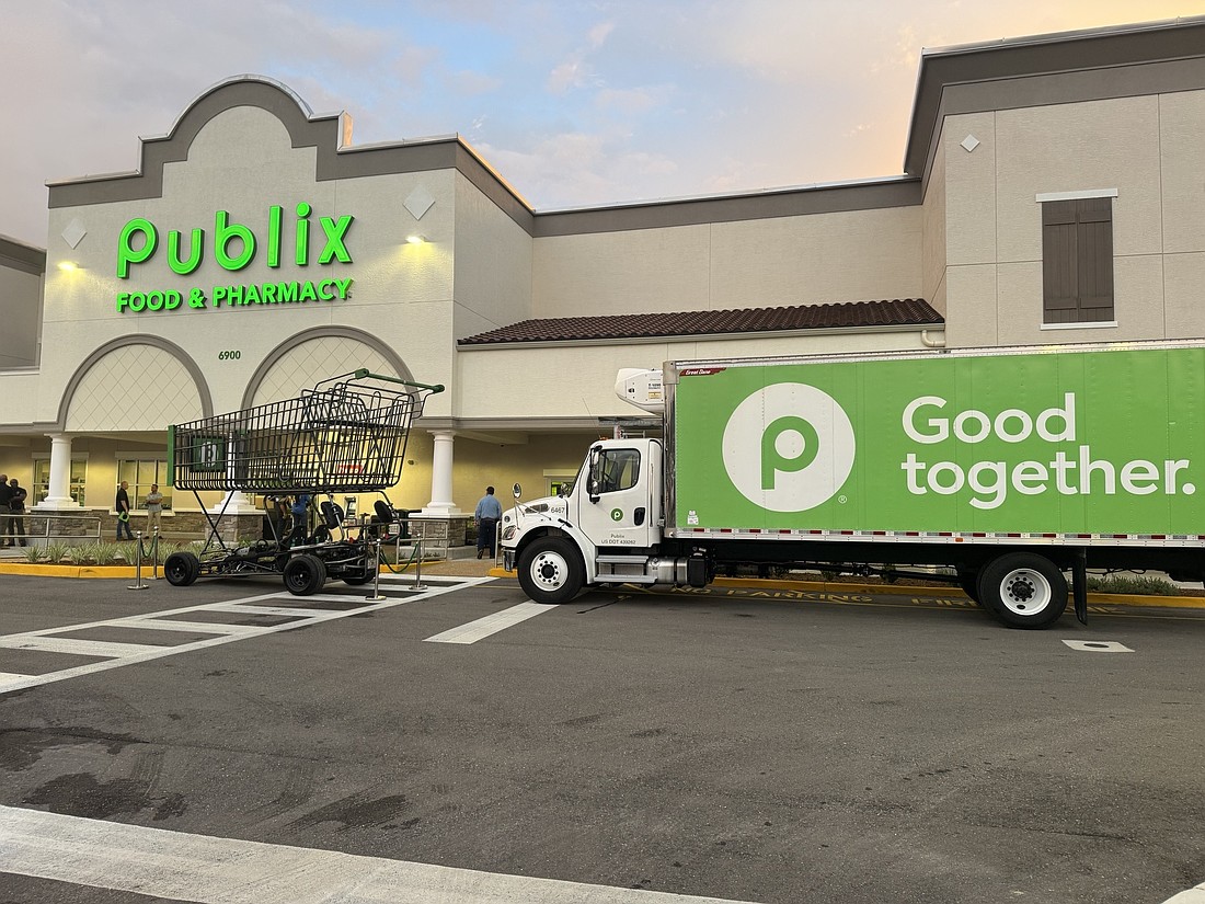 Publix Super Markets has built a new store in the Fort Myers shopping center, Daniels Crossing.