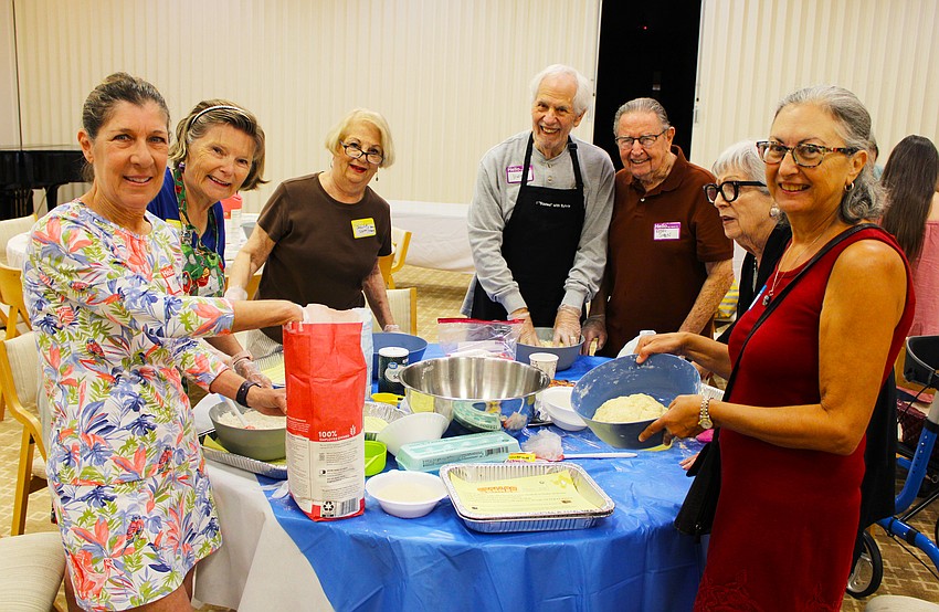Norma Koppel, Brenda Boynton, Carole Shaw, Irwin Pastor, Rabbi Howard Simon, Sylvia Pastor and Sylvia Saba