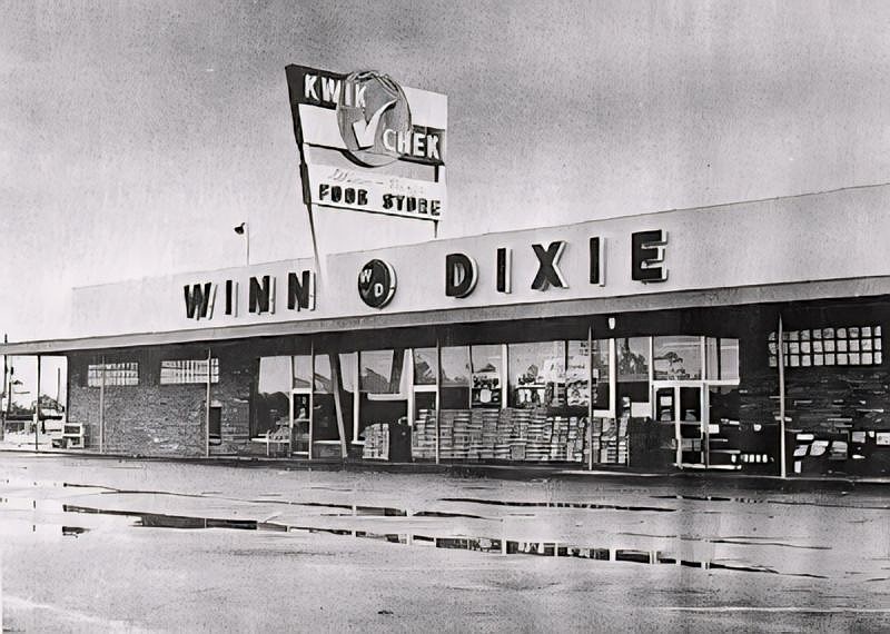In 1955, the Winn & Lovett grocery changed its name to Winn-Dixie Stores Inc.