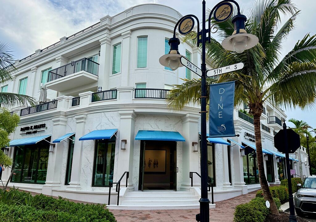 Hoffmann to buy Naples Fifth Avenue property from famed local hotelier