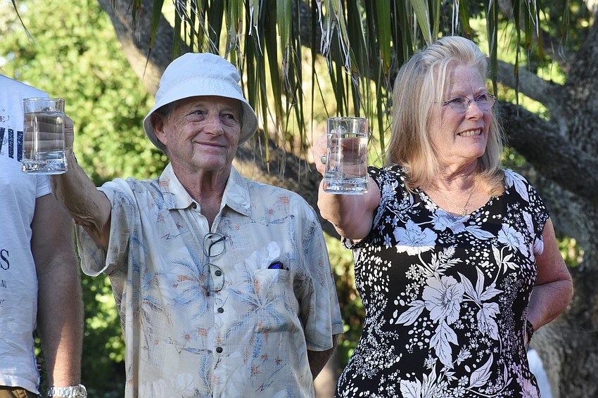 Pete Demichele and Donna Carey participate in the Steinholding contest.