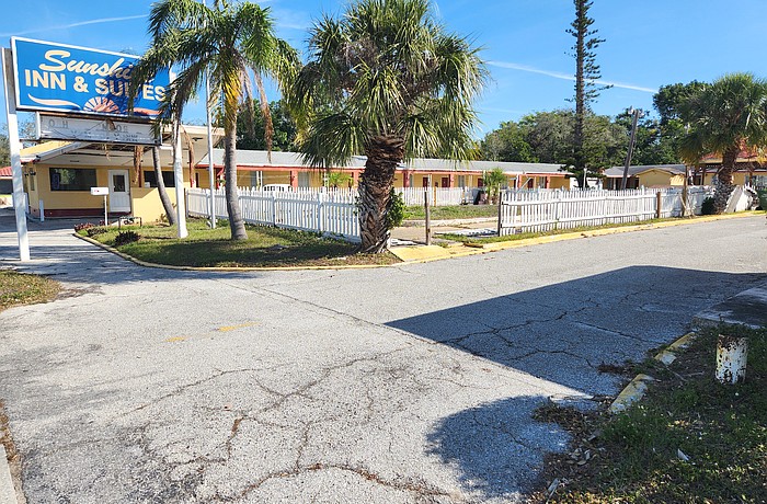 An Orlando developer plans to redevelop the vacant Sunshine Inn & Suites between 17th and 18th streets on North Tamiami Trail.