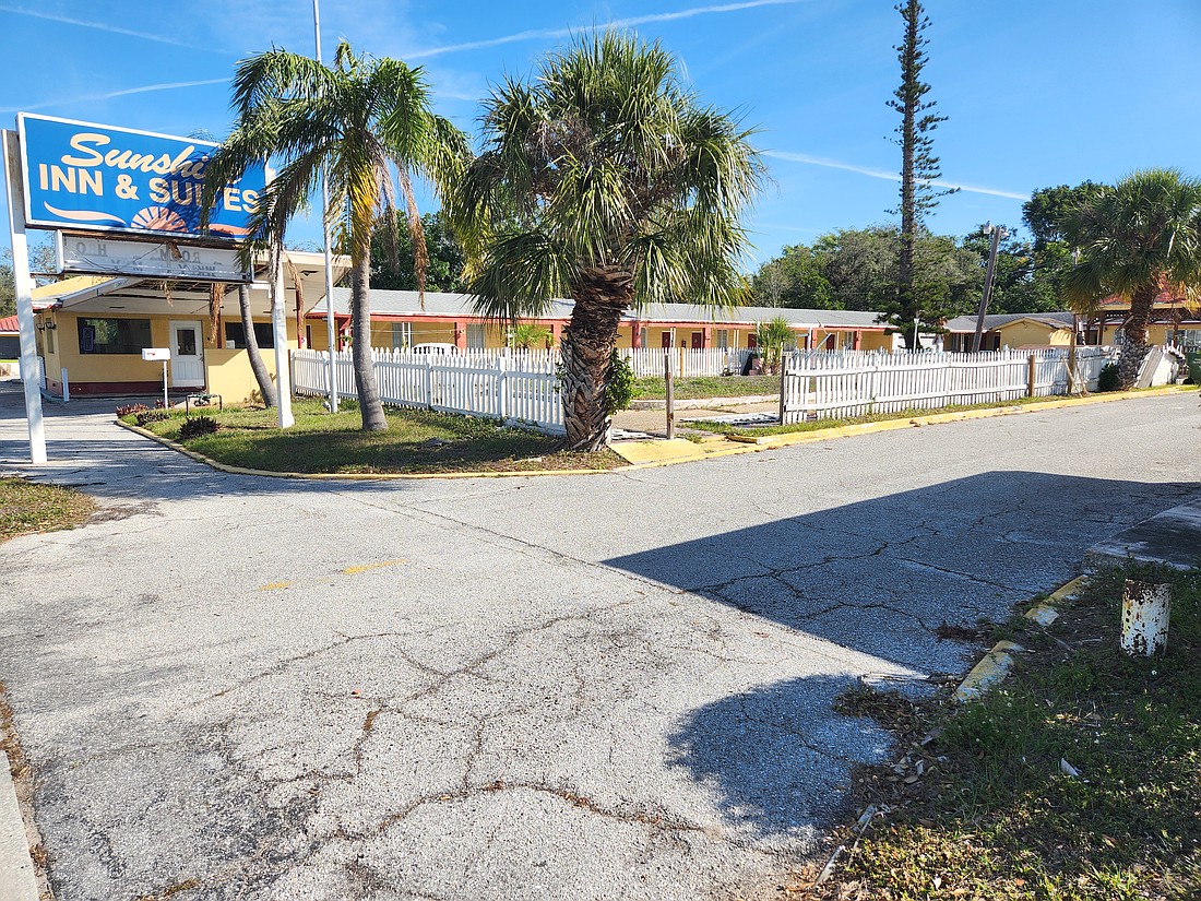 An Orlando developer plans to redevelop the vacant Sunshine Inn & Suites between 17th and 18th streets on North Tamiami Trail.