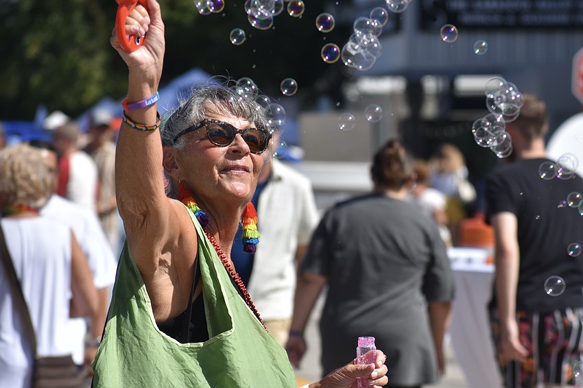 Cindy Effron provides bubbles.