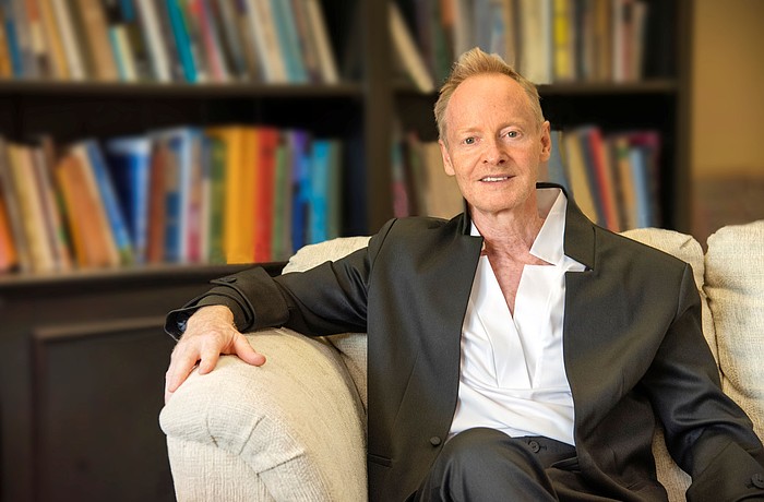 Under the leadership of Steven Phillips, Via Nova Chorale merged with Choral Artists of Sarasota.