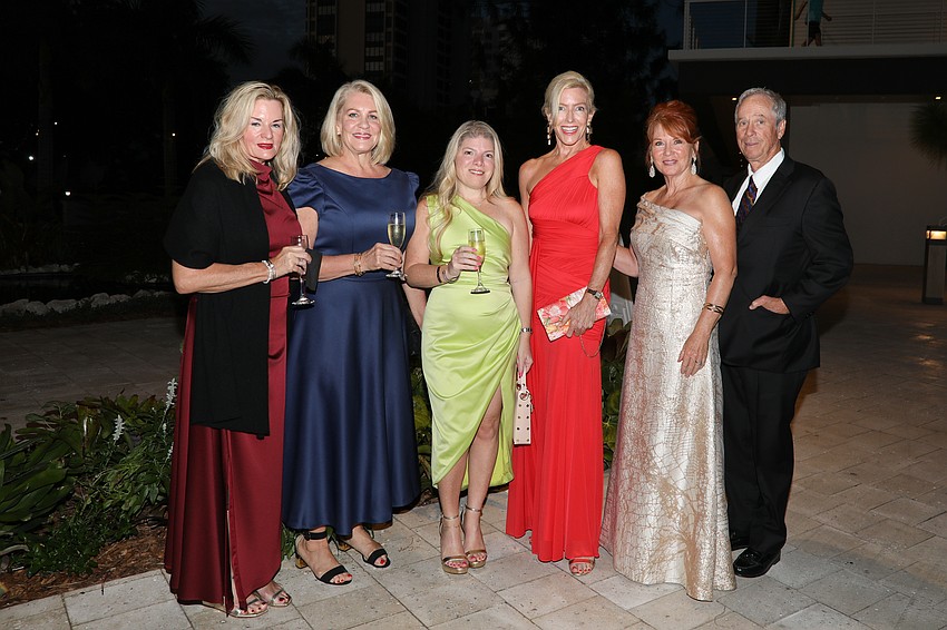 Jan Loomis, Deb Tucker, Jennifer DeStefano, Kimberly Pelyk and Cheri and David Spector