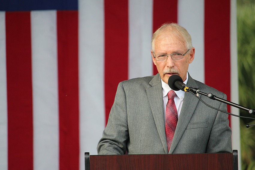 Town Manager Howard Tipton welcomes attendees to the celebration of the Town of Longboat Key's 70th anniversary and Veterans Day.