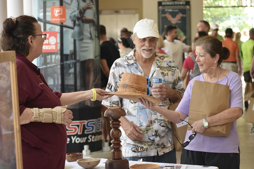 Lynn Johannesen talks with John Schmidt and Sheri Gensler.