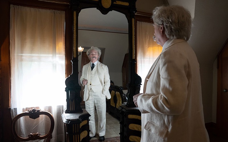 Richard Thomas stars in "Mark Twain Tonight!" at the Van Wezel Performing Arts Hall Dec. 19-20.