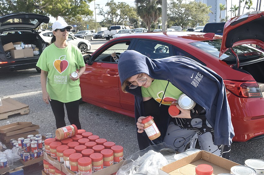 Debi Siskovic and Logan Bell prepare to load the next car.