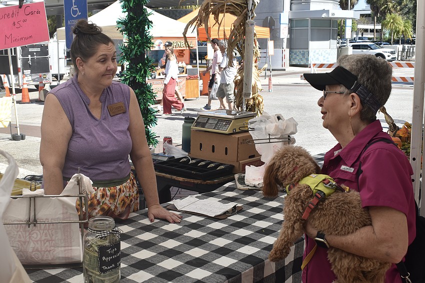Dawn Underhill talks to Sue Kellerman and her dog Molly.