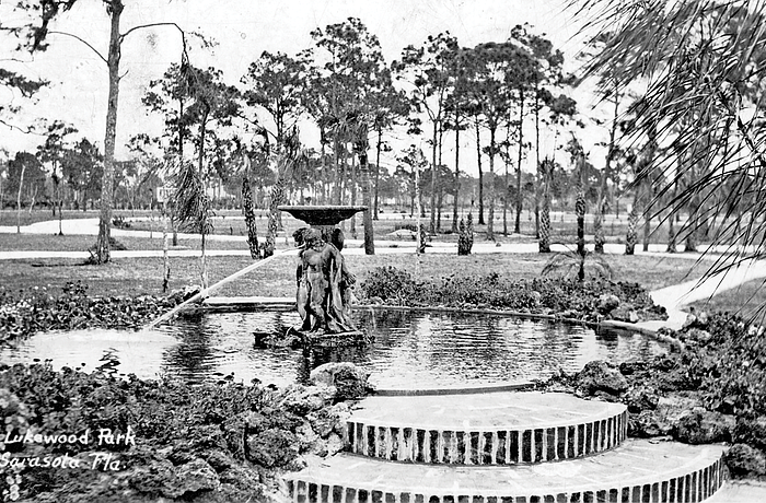 The Mable Ringling Memorial Fountain opened on Arbor Day 1936 at Lukewood Park.