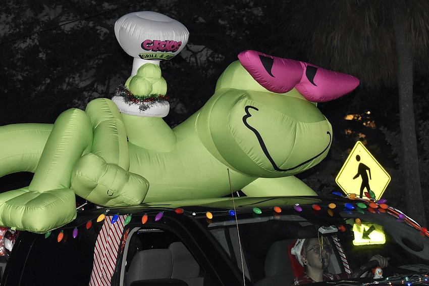 The gecko rides along atop the vehicle of Gecko's Grill & Pub.