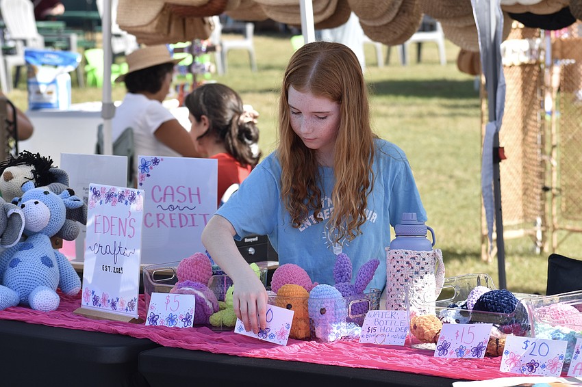 Eden Sizemore, 10, fixes up her table.