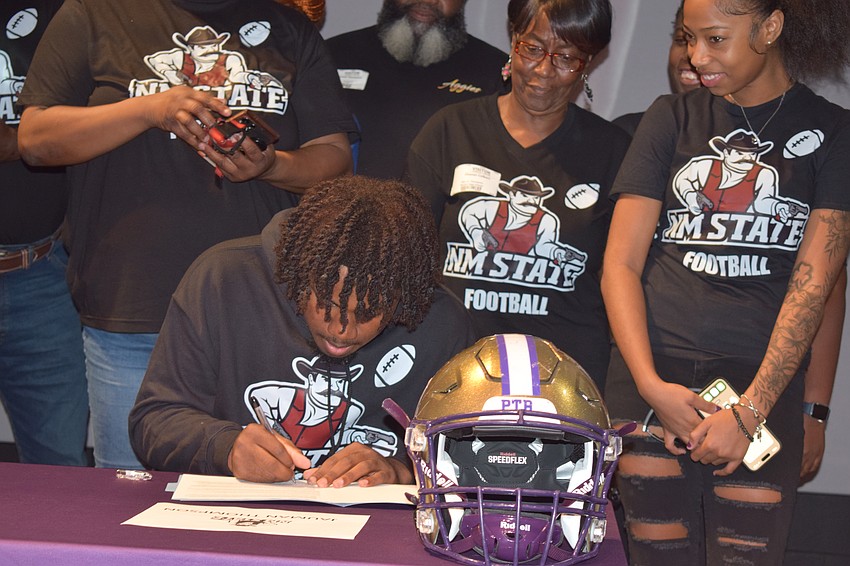 Jamaun Thompson signs with New Mexico State as family join him in support. The Booker EDGE also had offers from Akron, Eastern Kentucky, South Florida and UTSA.