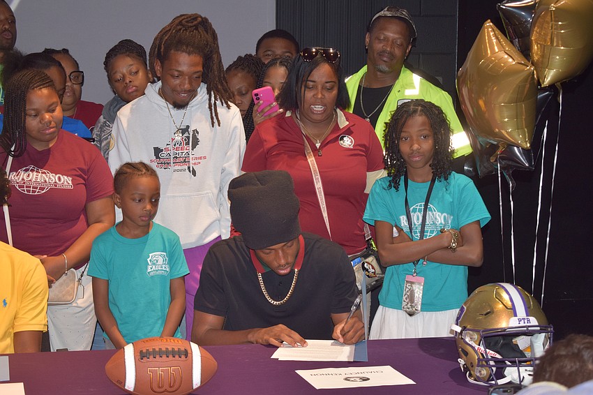 Surrounded by his family, Chauncey Kennon signs with Florida State. The four-star cornerback is ranked No. 48 overall in the Class of 2026, per ESPN.