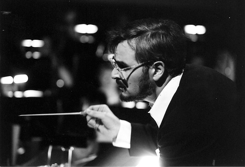 Victor DeRenzi conducting in 1989.