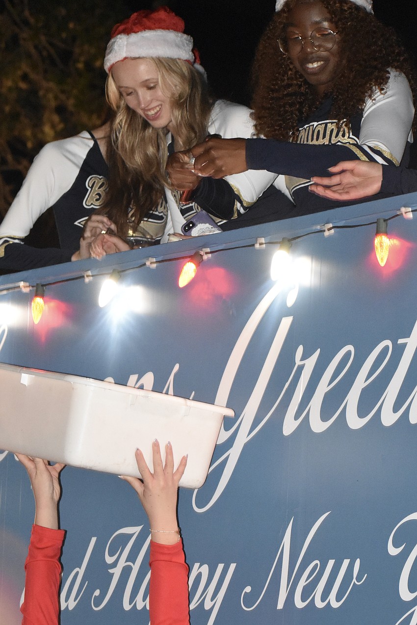 Ashlen Brown and Naomi Nerlien of New College of Florida accept some treats from below.
