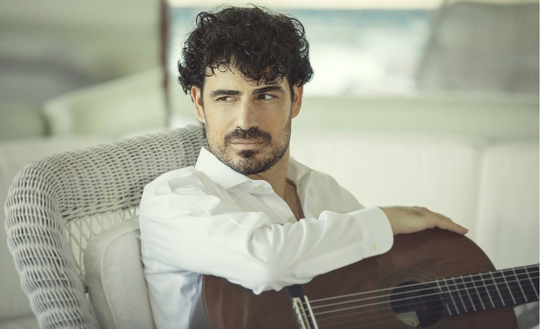 The audience roared its approval when Spanish guitarist Pablo Sáinz-Villegas delivered an encore performance on the Sarasota Orchestra's Masterworks concert, "Close Encounters."