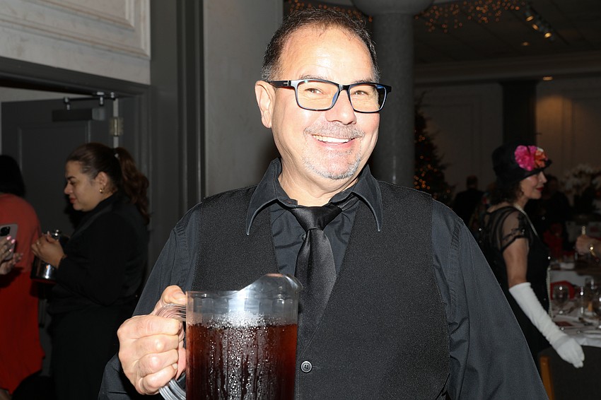 Michael's on East is serving lunch to 160 guests today and Doug Noppe is on an iced-tea run.