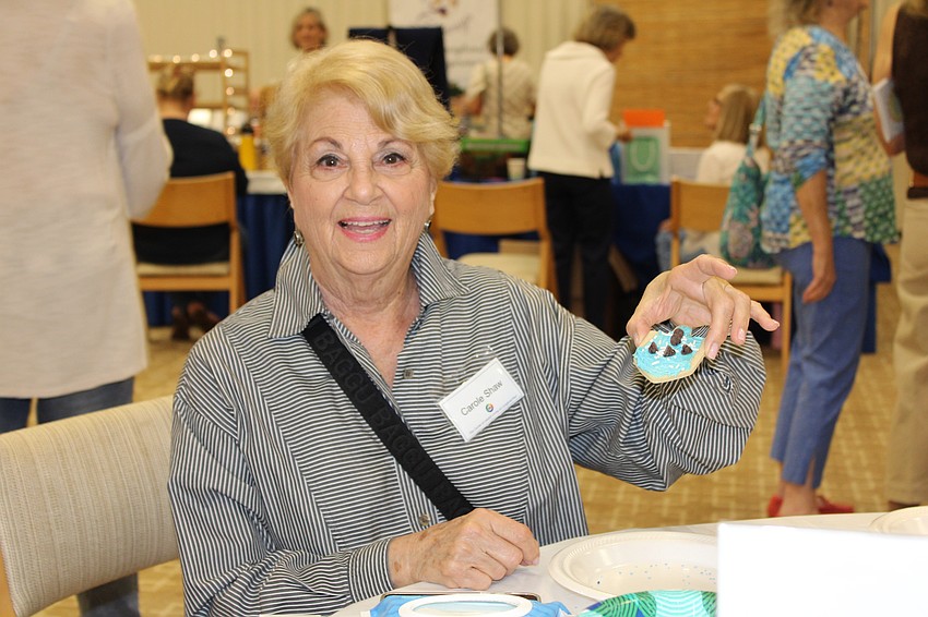Carole Shaw decorates a cookie in the classic blue and white colors of the holidays at the Dec. 7 Hanukkah open house at Temple Beth Israel.